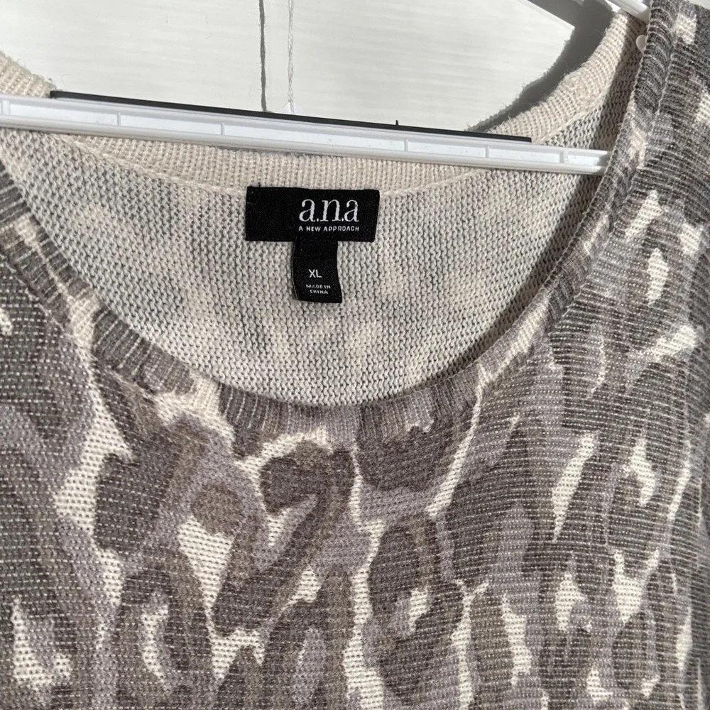 Sweater a.n.a. Light weight Gray Animal Print EUC size:  XL - Picture 2 of 2